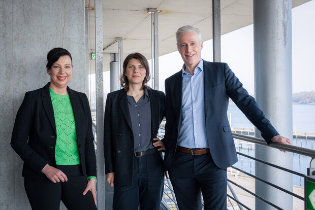 Axinia Braunisch, Christiane Müller und Prof. Dr. Klaus Tochtermann